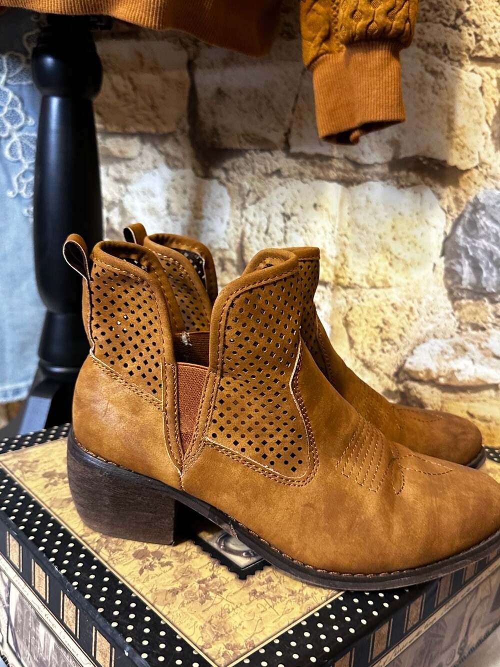 Pierre Dumas Rimini-5 Perforated Western Ankle Booties